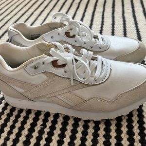 Reebok women’s white sneakers size 8-8.5